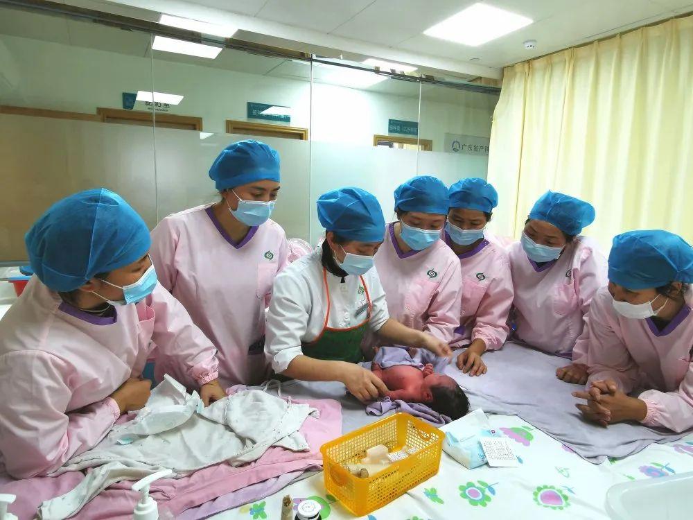 鲁甸县妇婴监护型护送